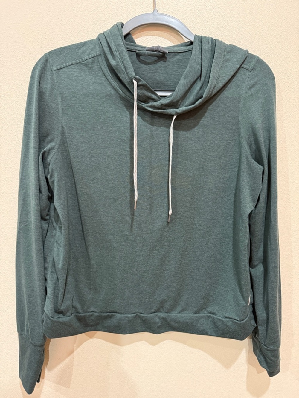 Vuori Women's Green Lightweight hoodie